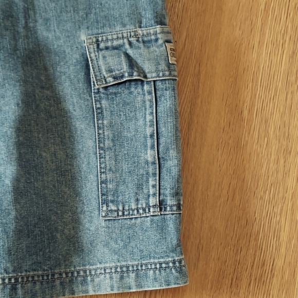 Wrangler shorts Size 40. - Picture 3 of 6